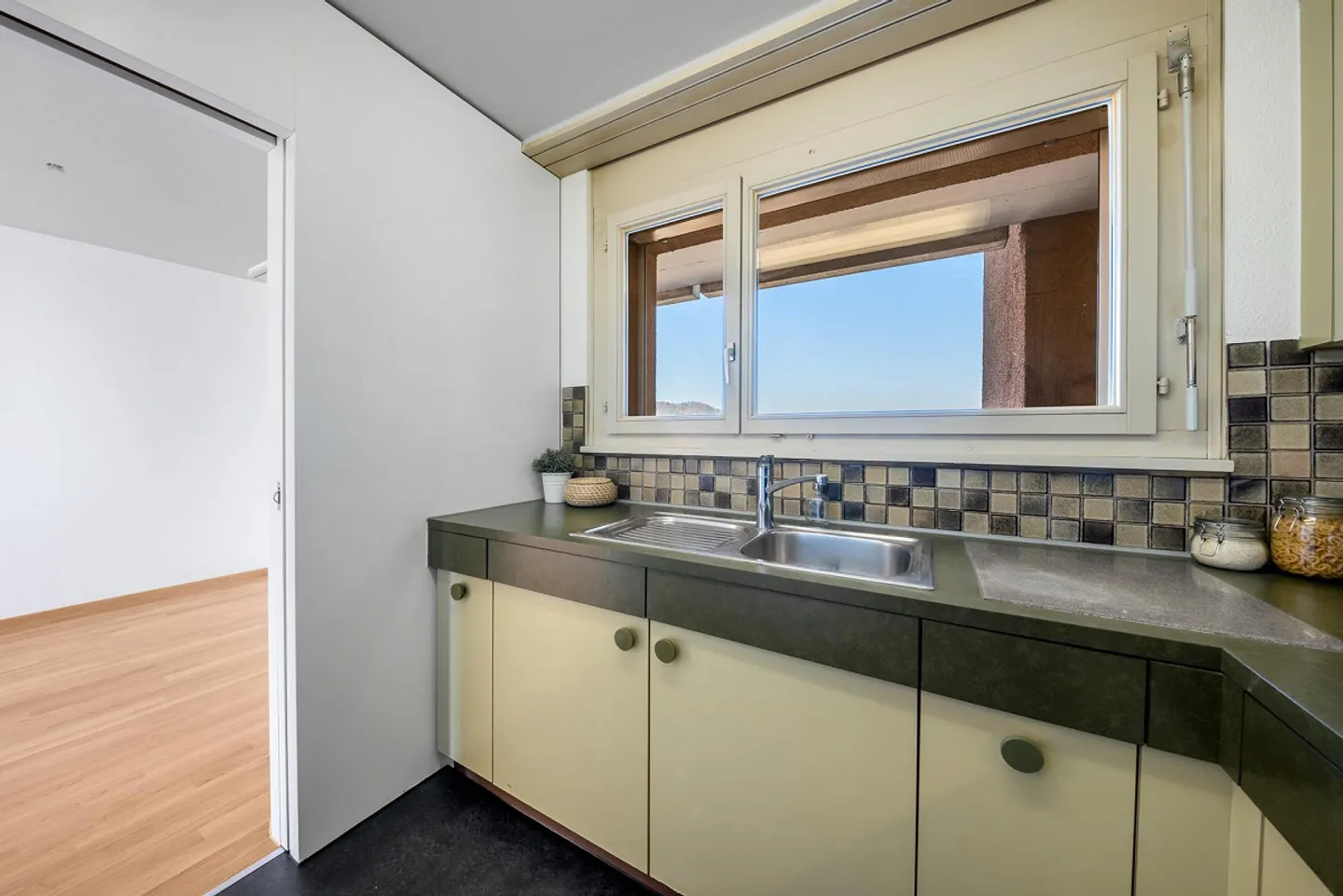 Attractive apartment in a central location - Photo 9 of 13