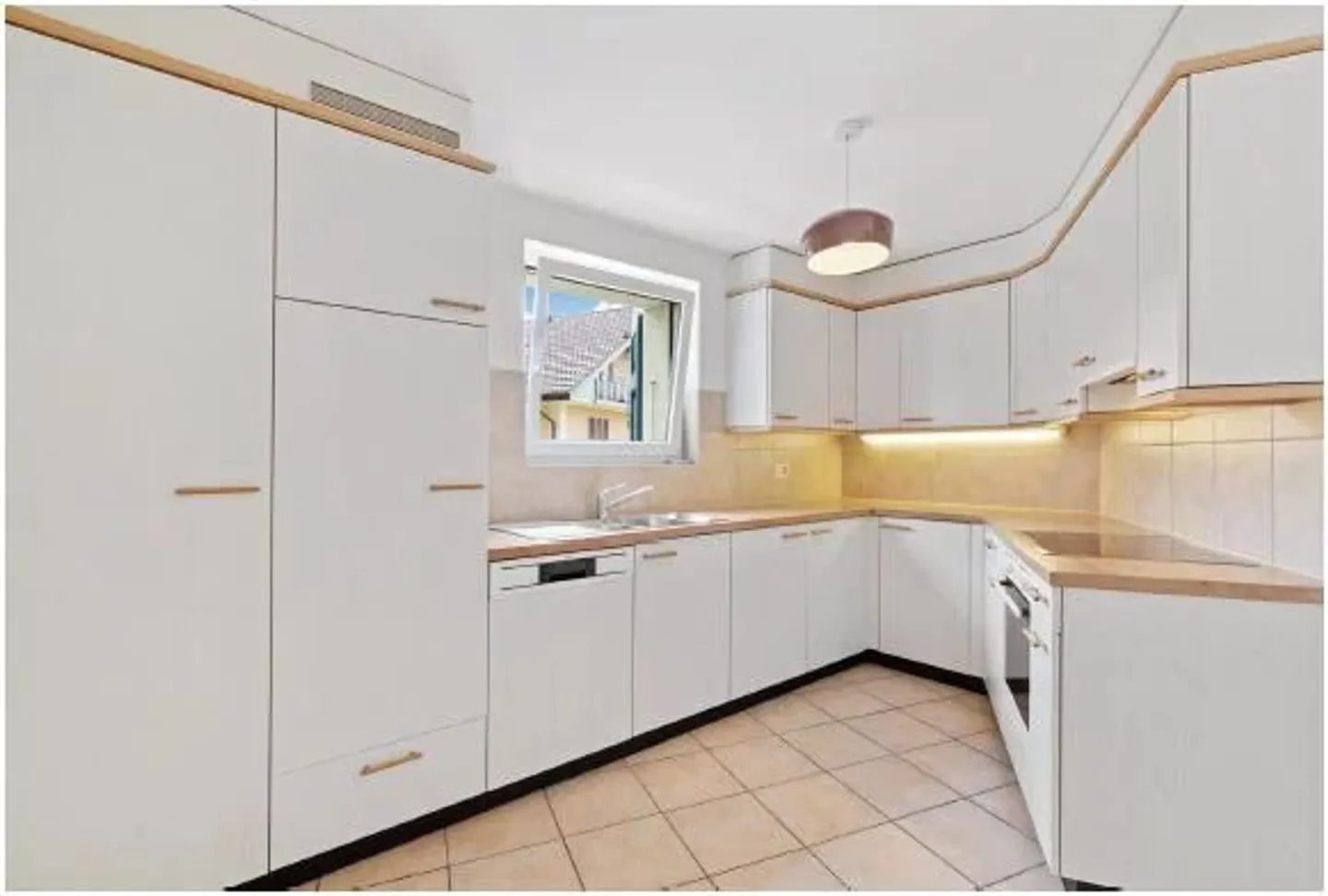 Große 4,5-Zimmer-Wohnung im Obergeschoss mit Balkon - Foto 3 von 12