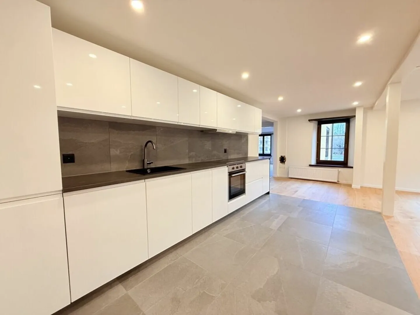 A CHARMING HOME - Photo 3 of 10