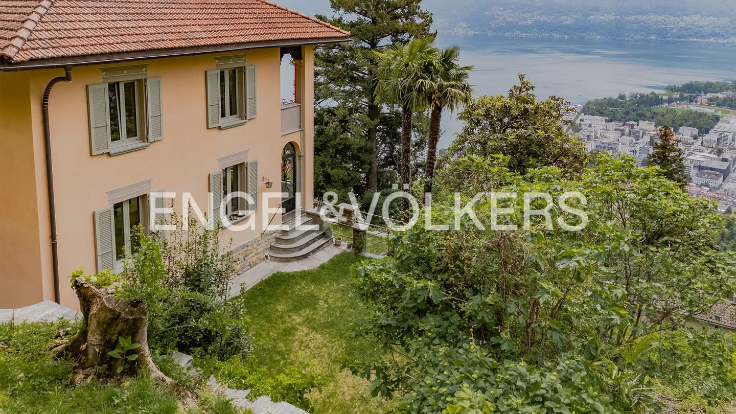 Tessiner Herrenhaus mit grossem Grundstück und Seeblick (79) - Foto 1 von 12