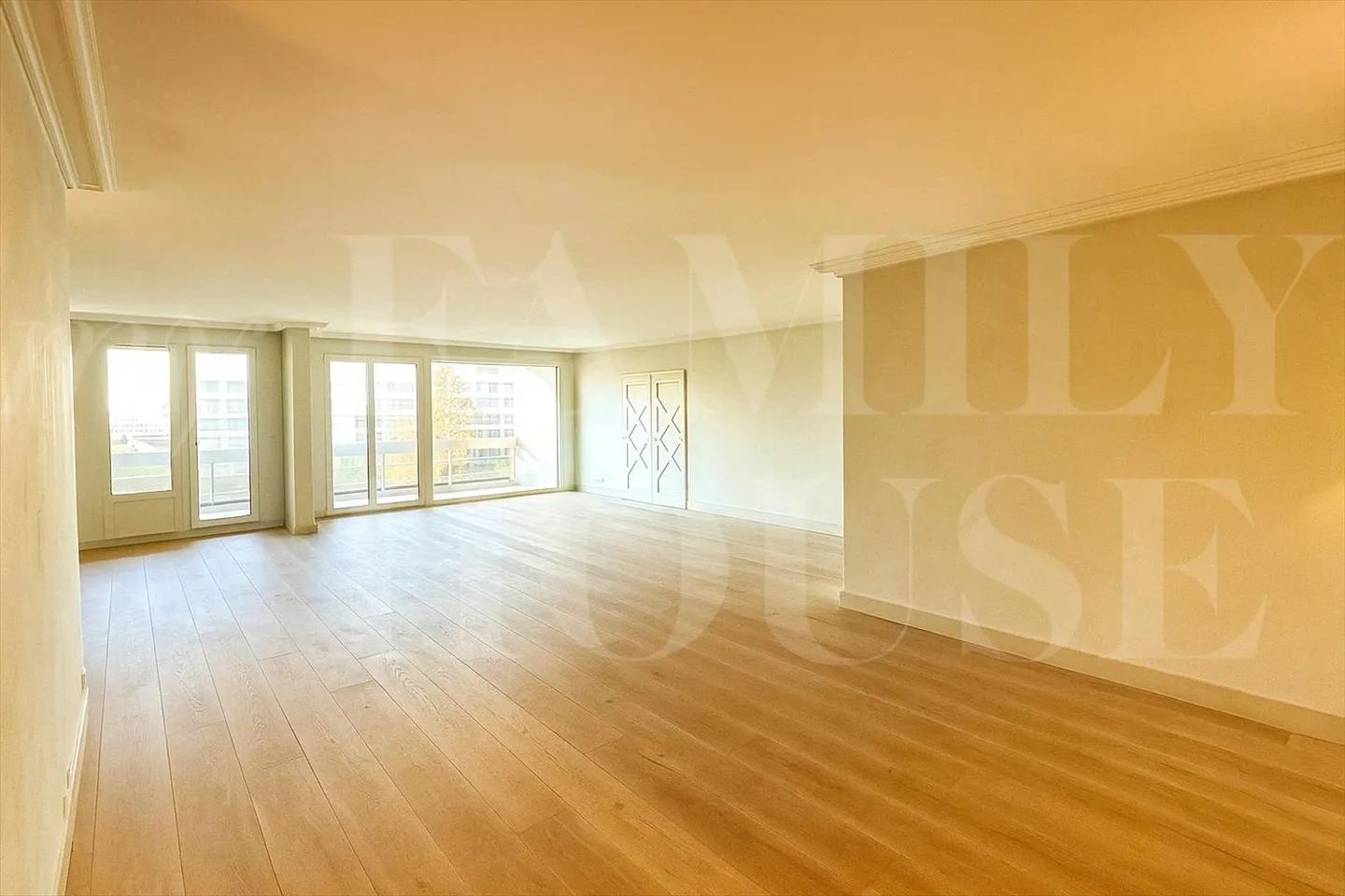 Appartamento spazioso in un piano alto con una vista molto bella - Foto 1 di 10