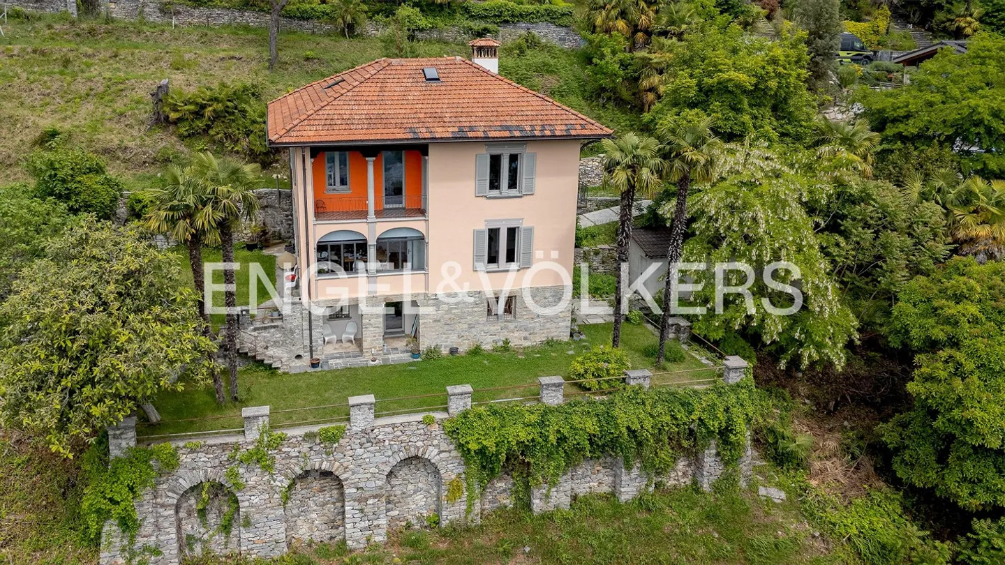 Tessiner Herrenhaus mit grossem Grundstück und Seeblick (79) - Foto 2 von 12