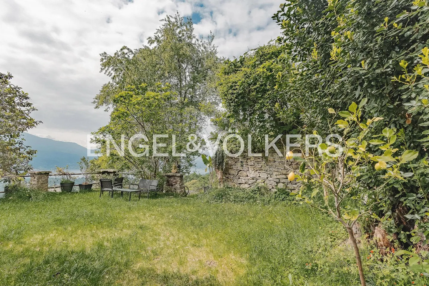 Tessiner Herrenhaus mit grossem Grundstück und Seeblick (79) - Foto 5 von 12
