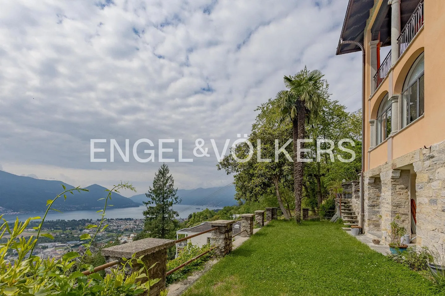 Tessiner Herrenhaus mit grossem Grundstück und Seeblick (79) - Foto 9 von 12