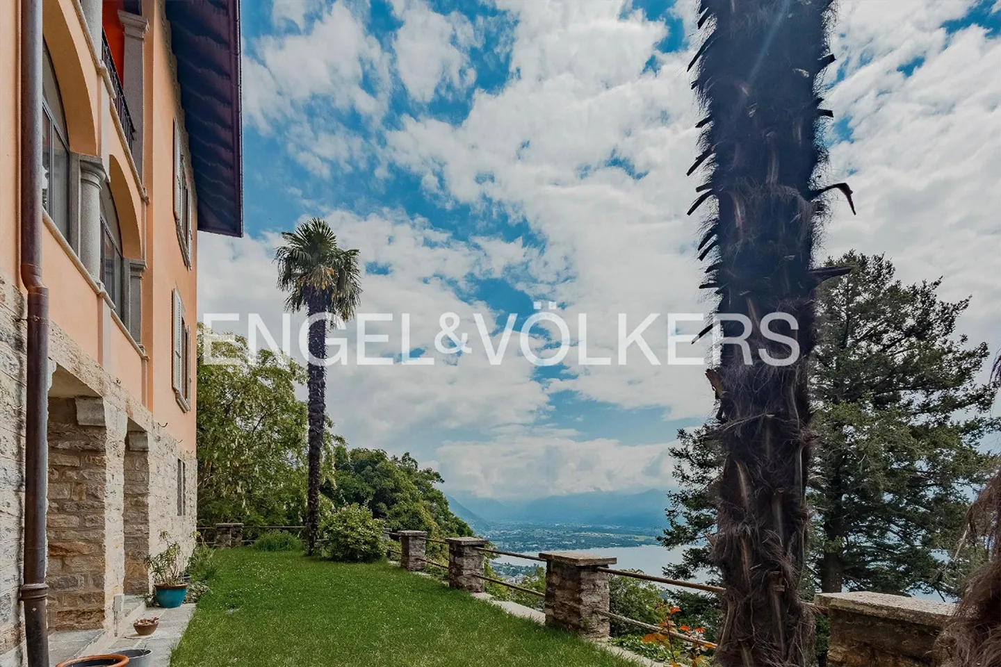 Tessiner Herrenhaus mit grossem Grundstück und Seeblick (79) - Foto 10 von 12