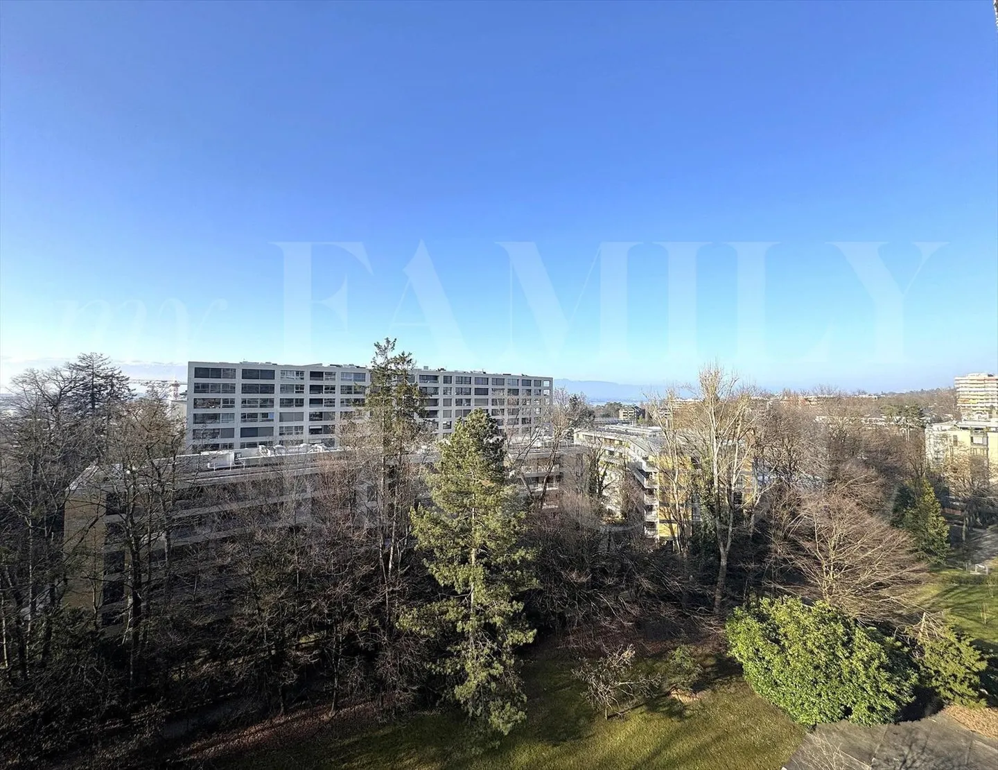 Appartamento spazioso in un piano alto con una vista molto bella - Foto 6 di 10