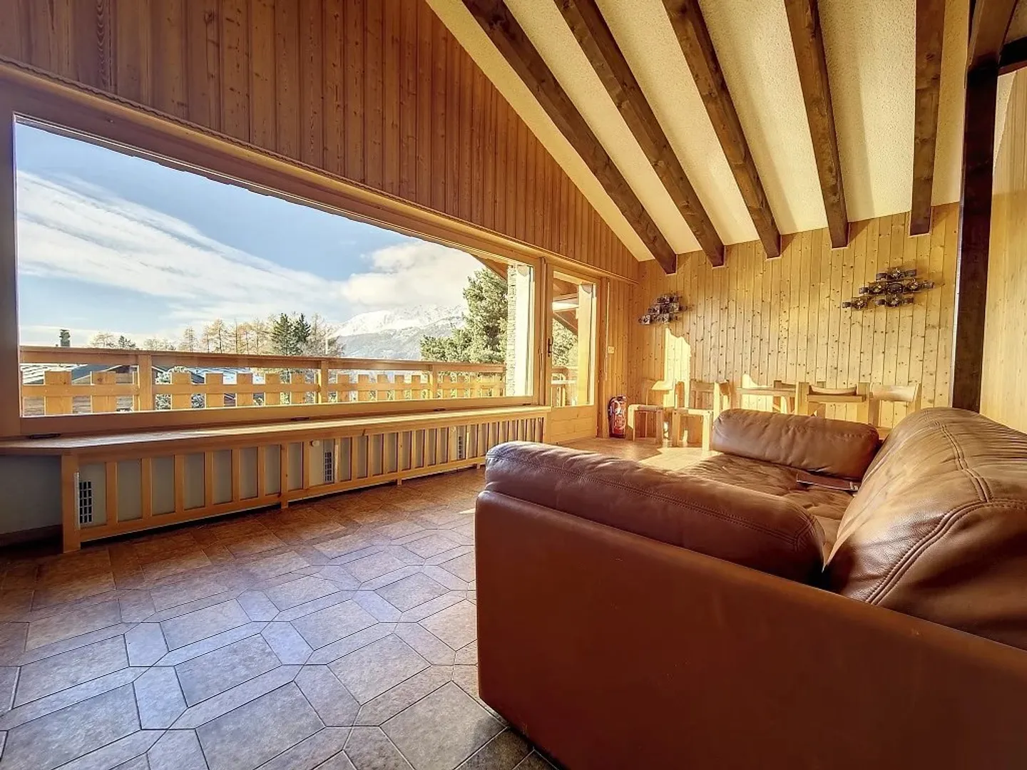 Chalet da sogno a Crans Montana con vista mozzafiato e terreno privato - Foto 1 di 11