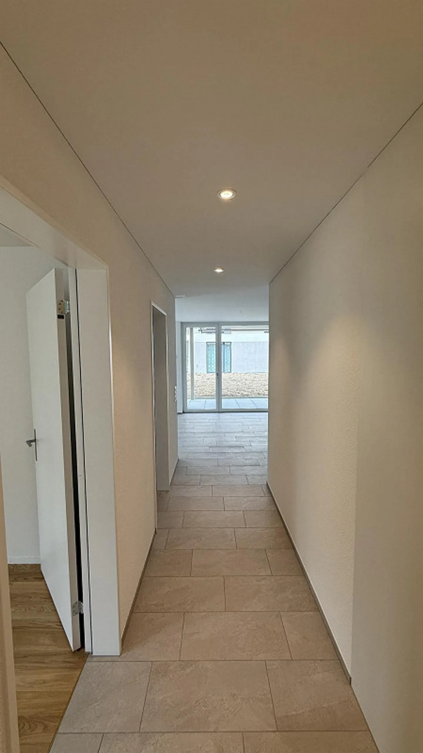 Appartement de jardin 2,5 pièces dans un nouveau bâtiment avec jardin privé de 42 m² - première occupation - Photo 3 sur 16