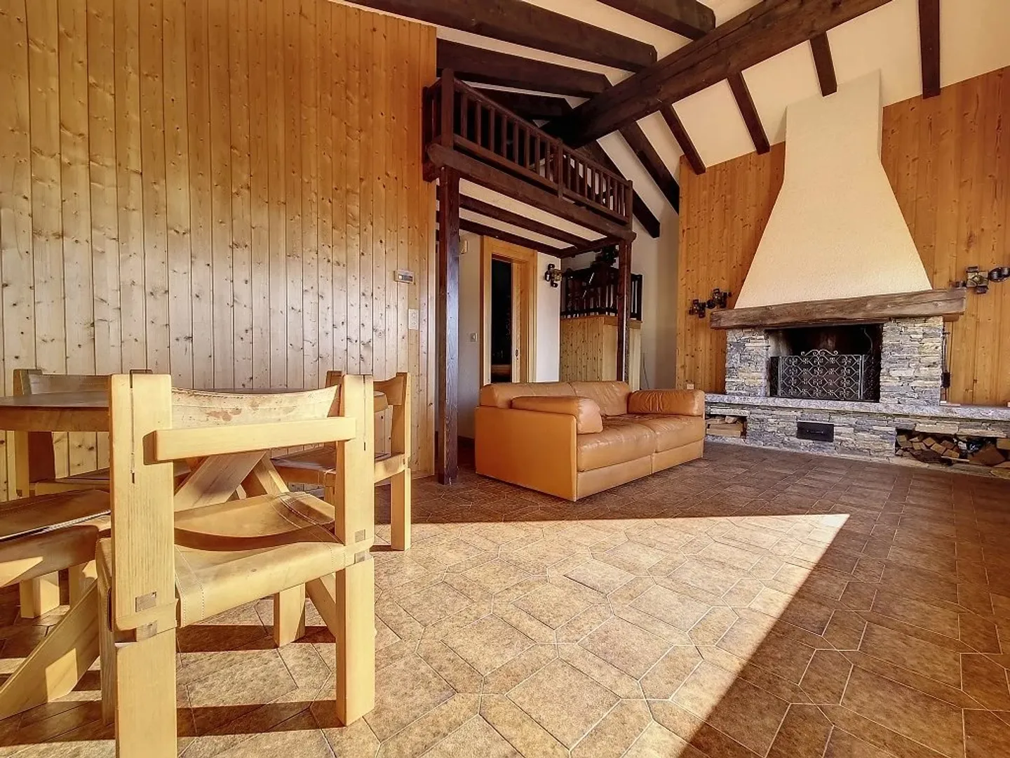 Chalet da sogno a Crans Montana con vista mozzafiato e terreno privato - Foto 2 di 11