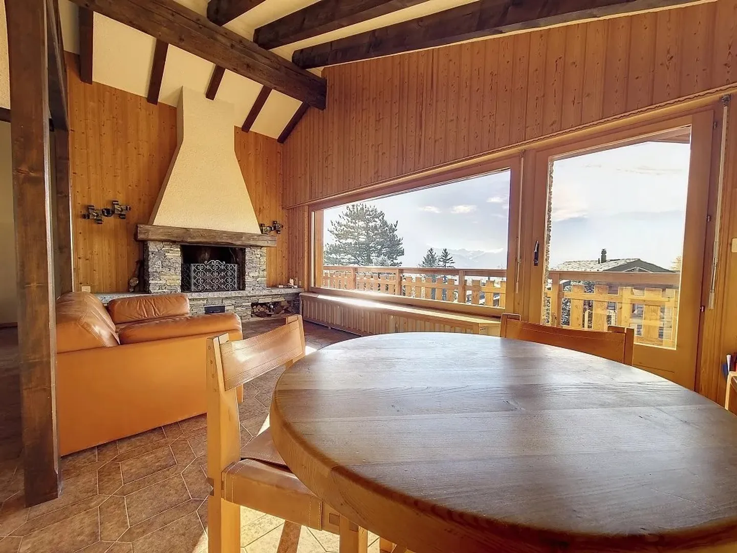 Chalet da sogno a Crans Montana con vista mozzafiato e terreno privato - Foto 3 di 11