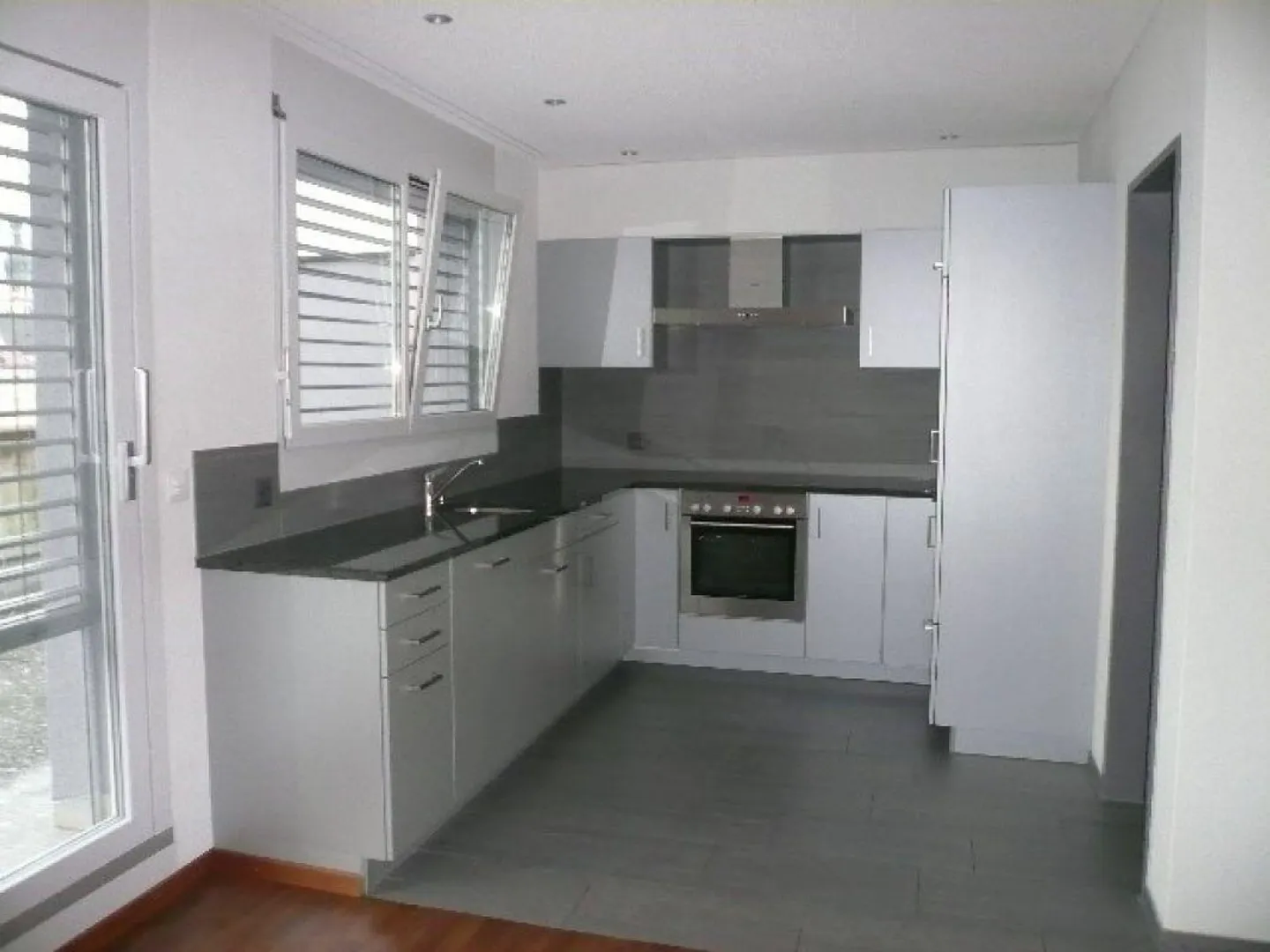 Beautiful 3.5 Room Penthouse Apartment in a Central Location - Photo 2 of 9