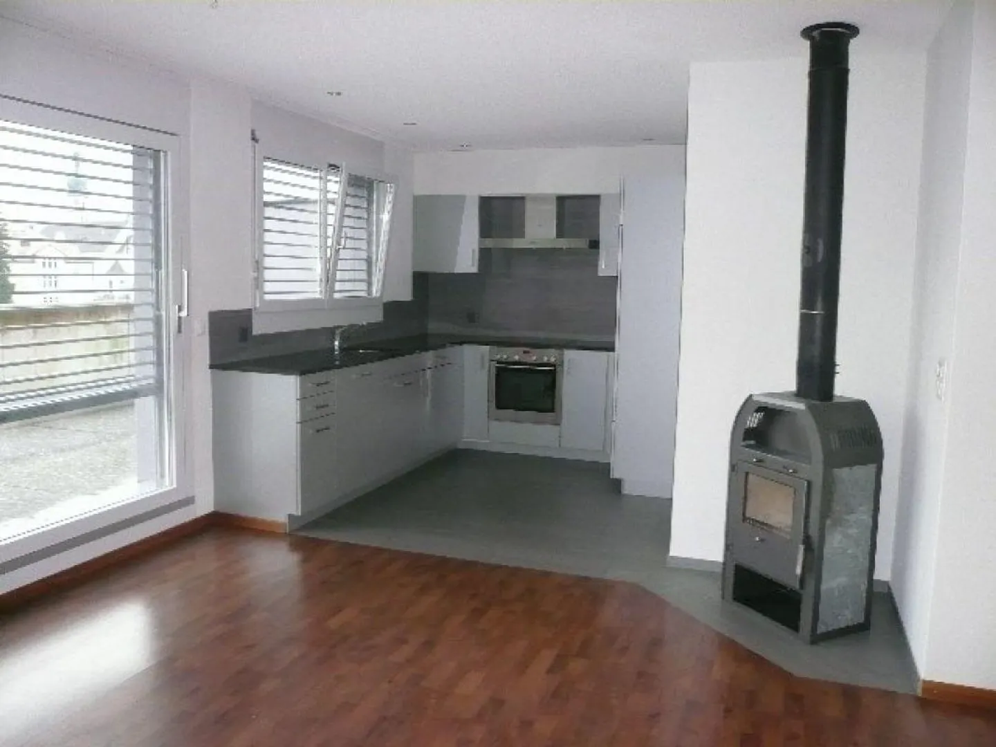 Beautiful 3.5 Room Penthouse Apartment in a Central Location - Photo 4 of 9