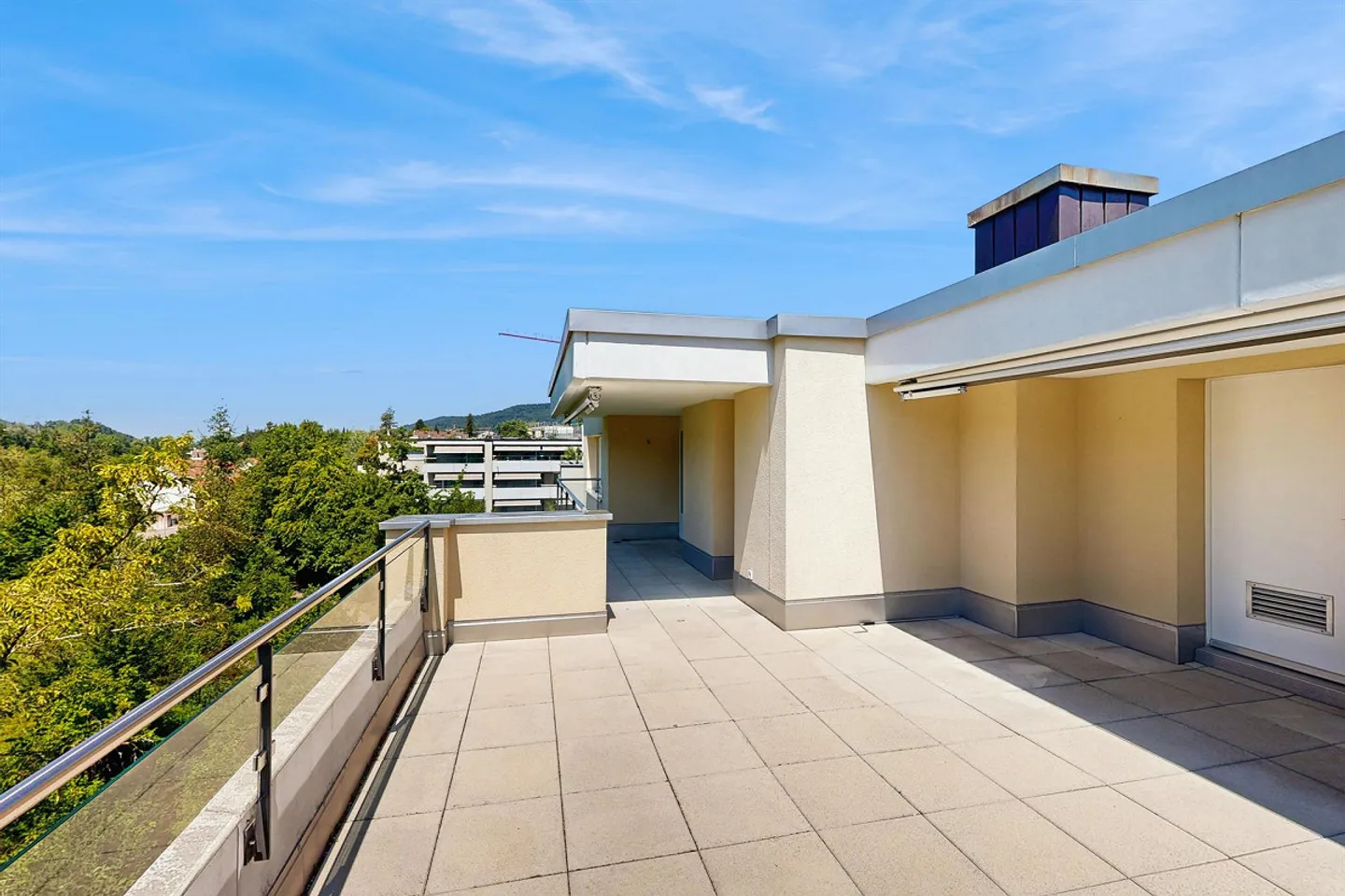 Summer Special: Move in now and receive a CHF 1,000 moving voucher - Photo 2 of 13