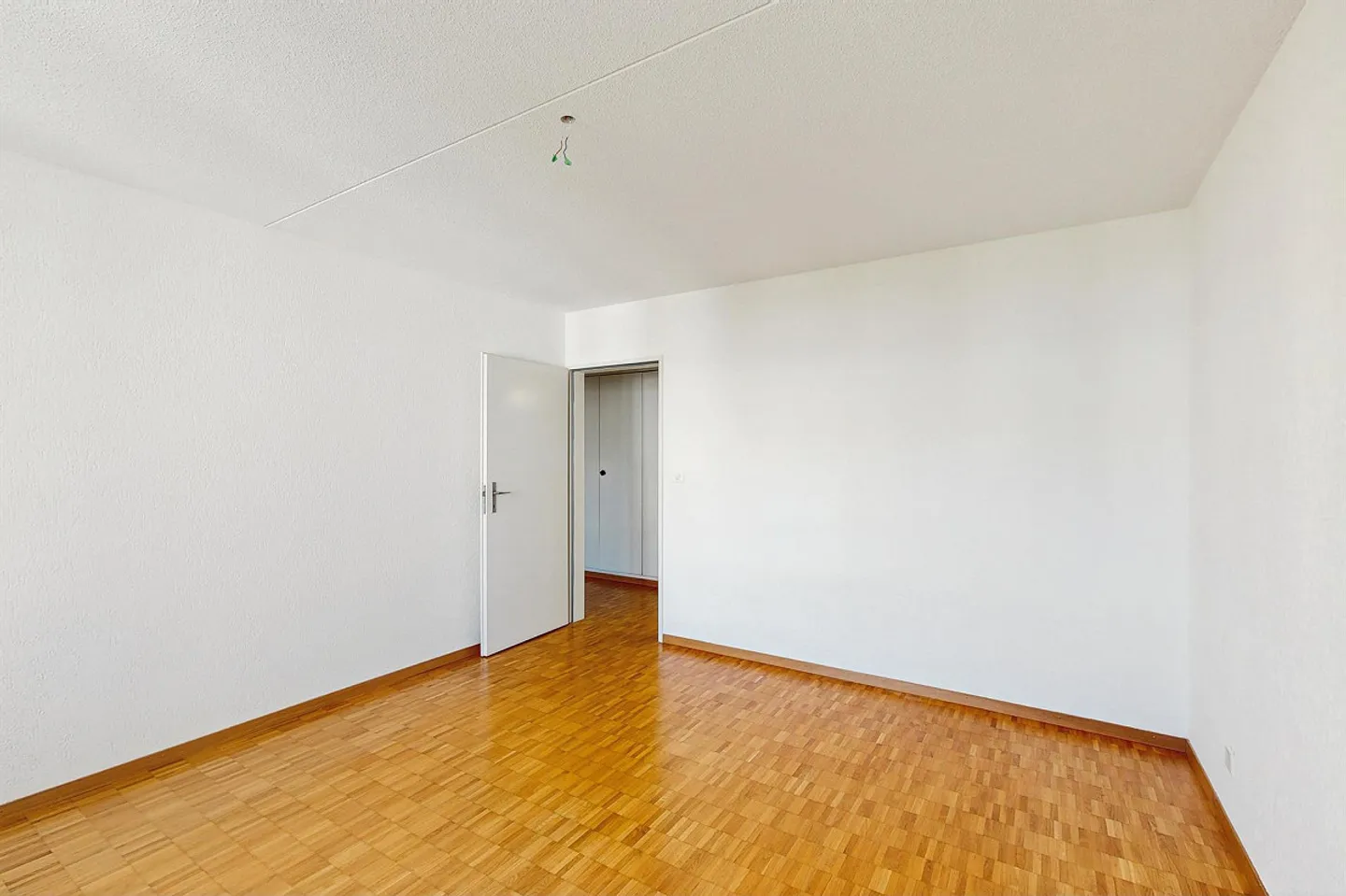 Summer Special: Move in now and receive a CHF 1,000 moving voucher - Photo 7 of 13