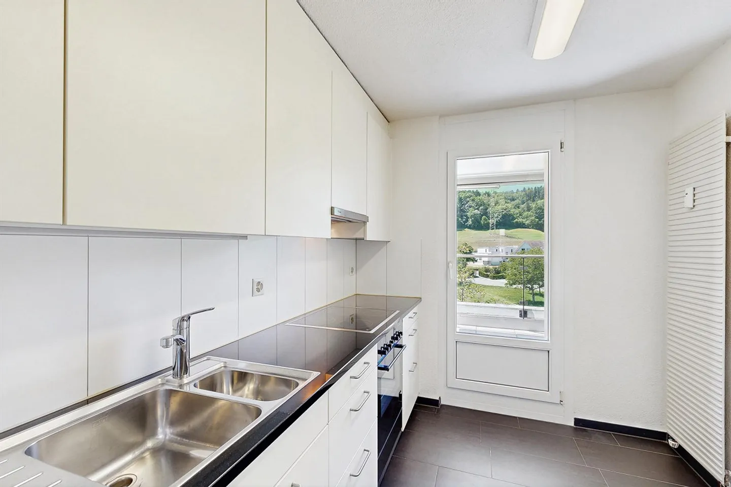 Summer Special: Move in now and receive a CHF 1,000 moving voucher - Photo 12 of 13