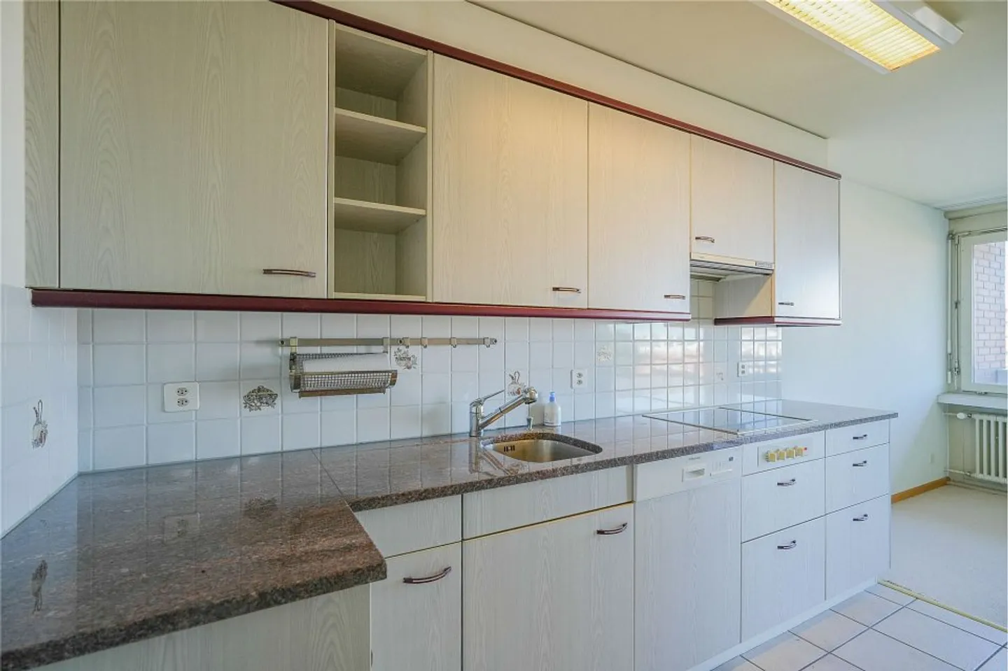 Close to the city and well connected to public transport - Photo 7 of 13