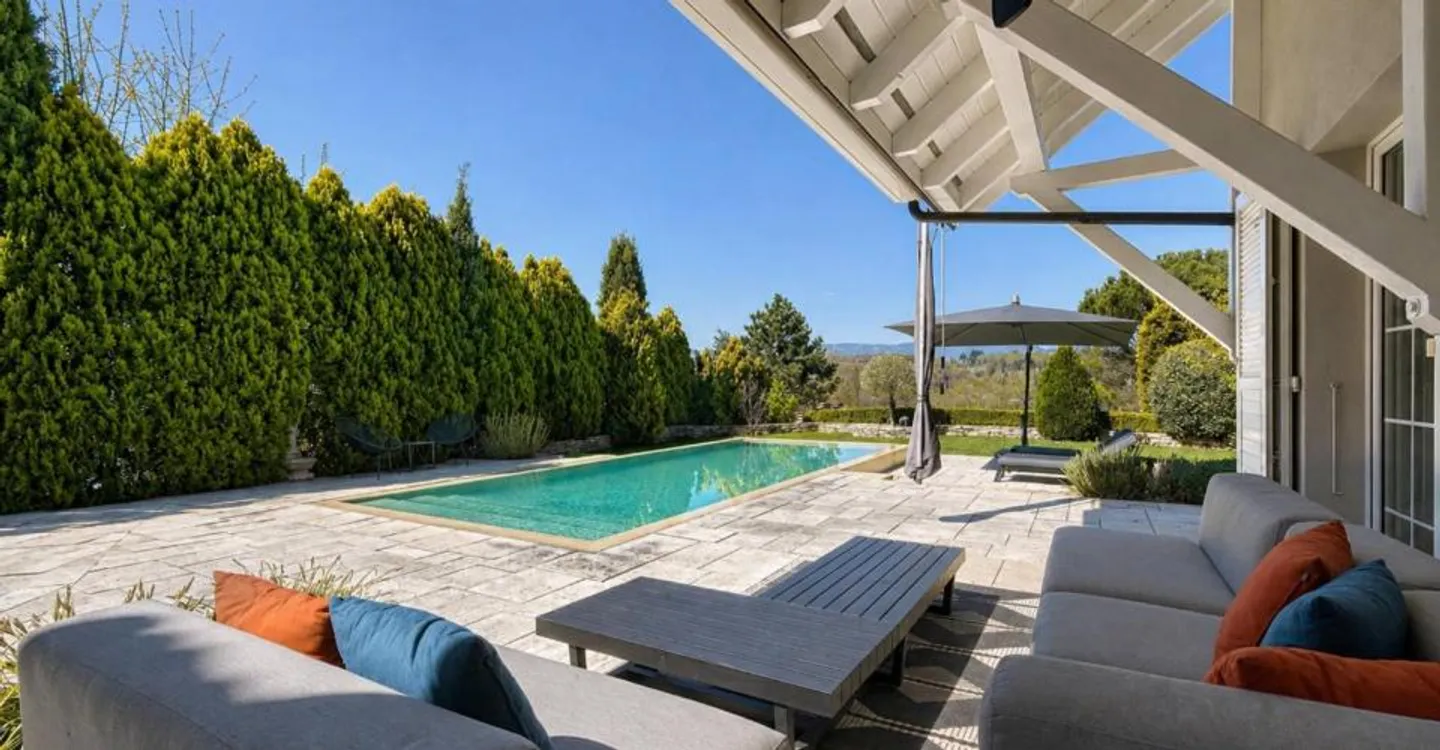 Exceptional villa with infinity pool - Photo 4 of 11