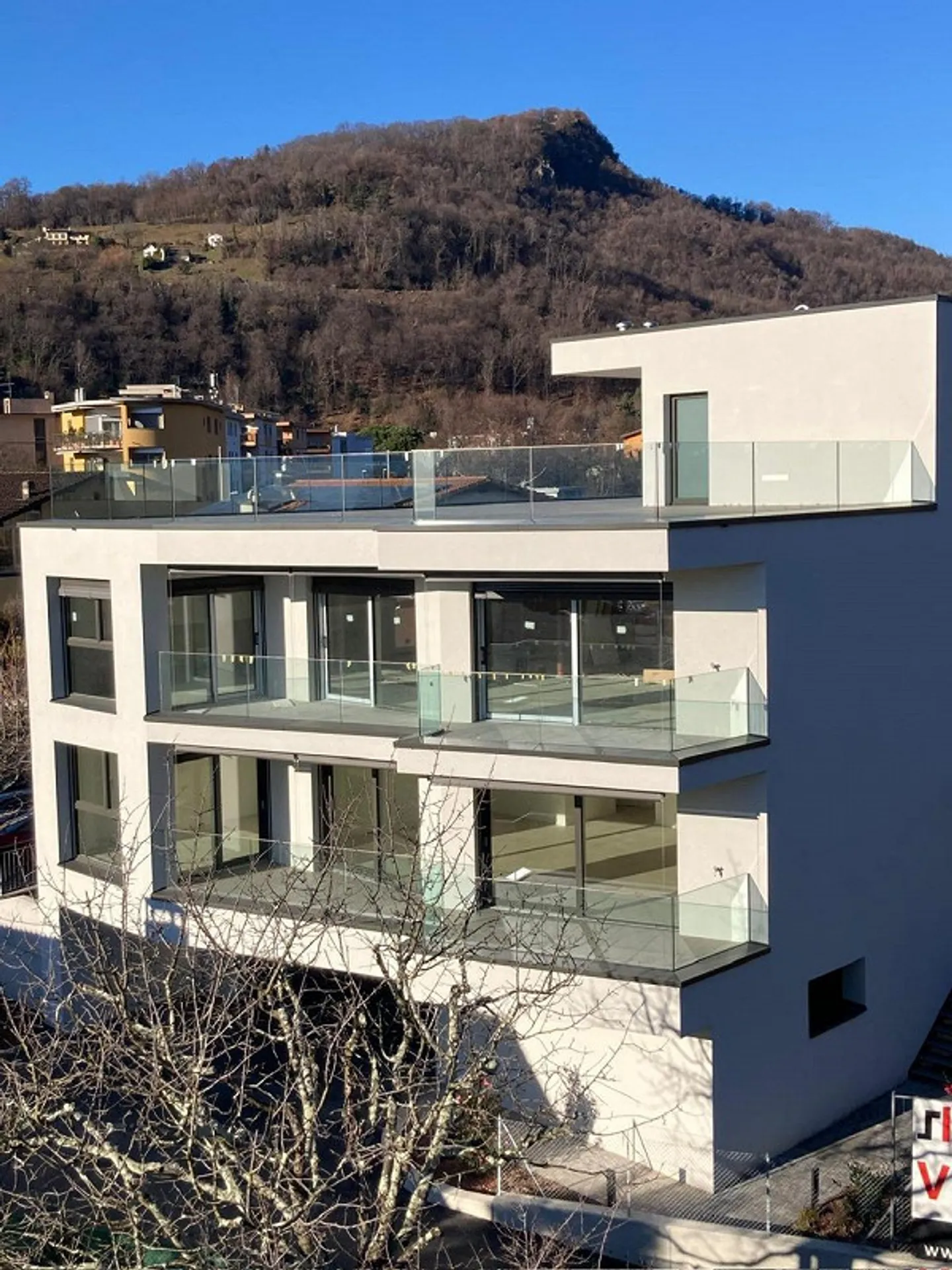 Wonderful 3.5-room apartment in first rental in Canobbio - Photo 1 of 6