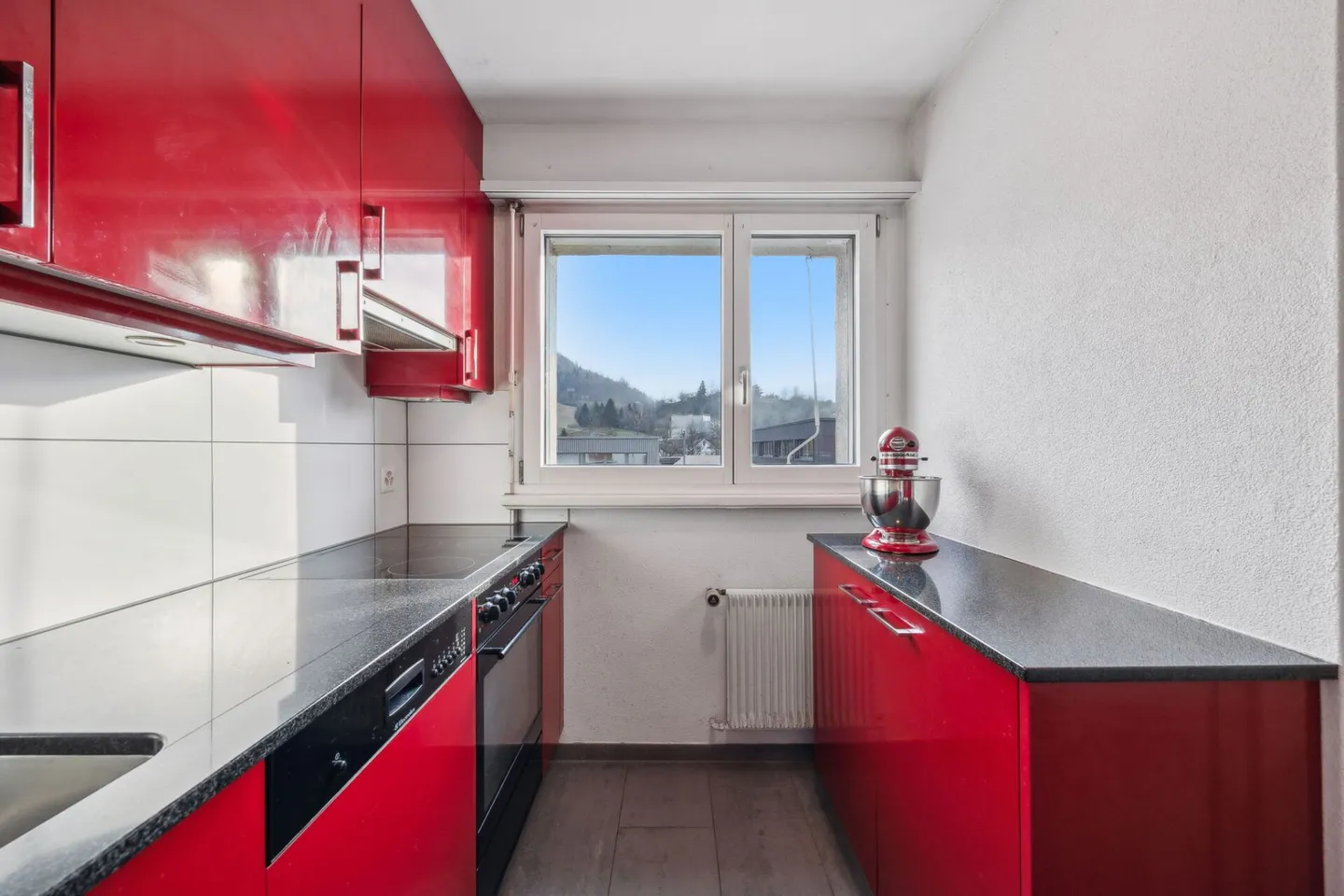 Move in & feel good - Well-maintained 4.5-room apartment with balcony - Photo 3 of 7