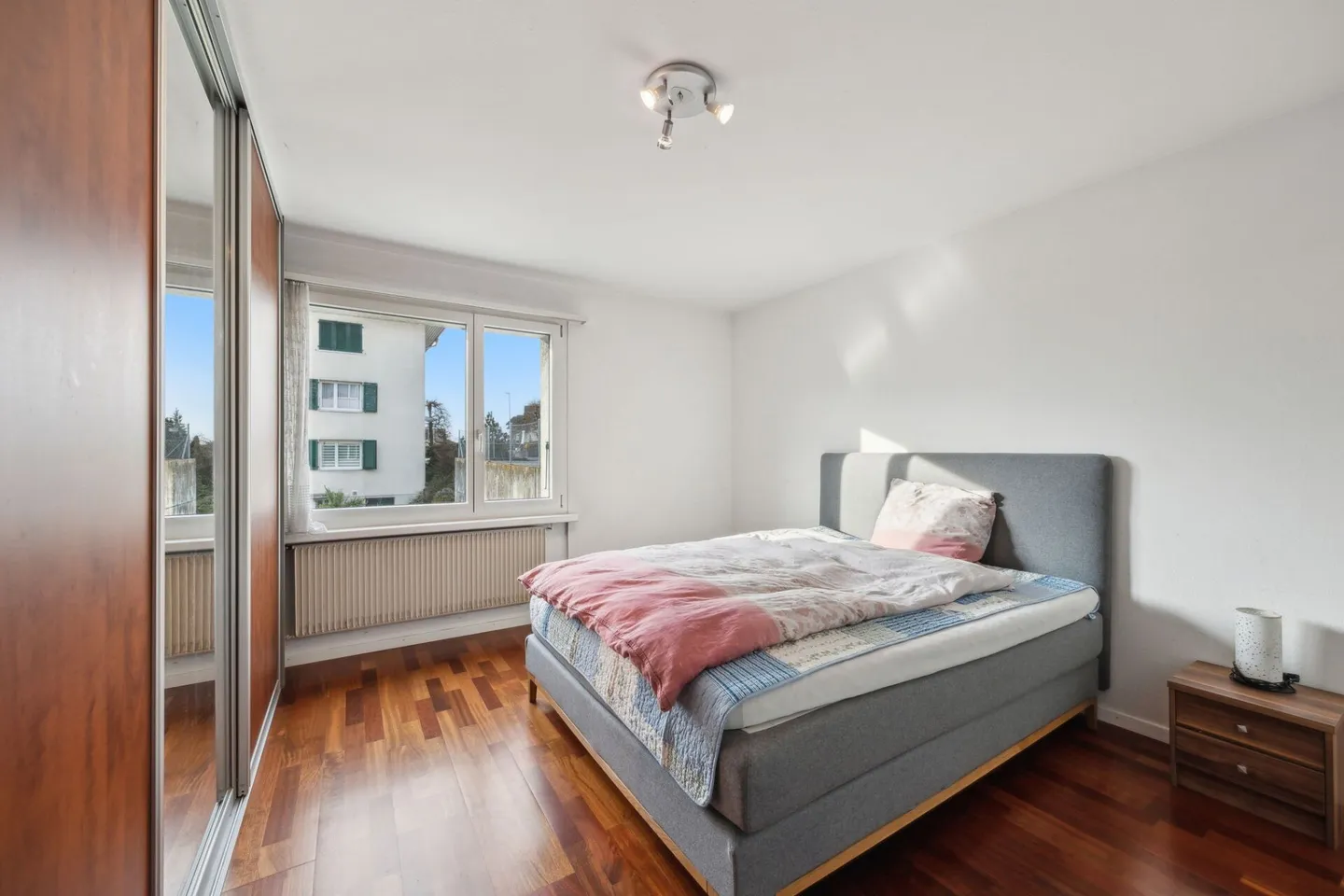 Move in & feel good - Well-maintained 4.5-room apartment with balcony - Photo 4 of 7