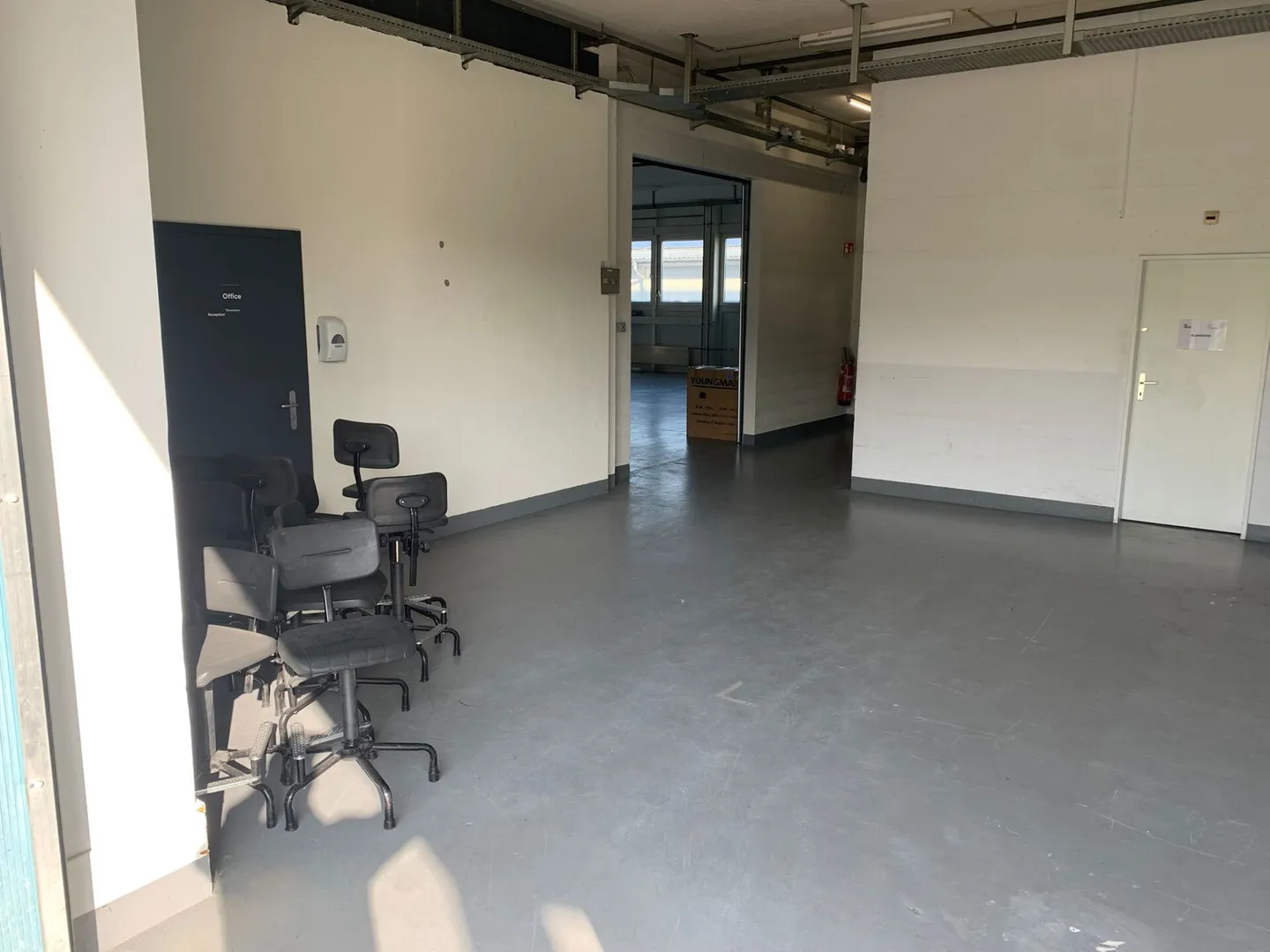 Spazio commerciale in affitto: 328 m2 al piano terra - Foto 3 di 5