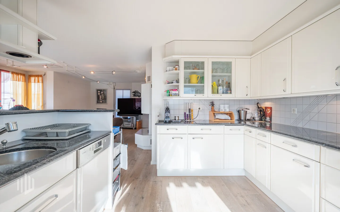 ImmoWyss - Appartement en duplex lumineux avec grande terrasse - Photo 4 sur 13