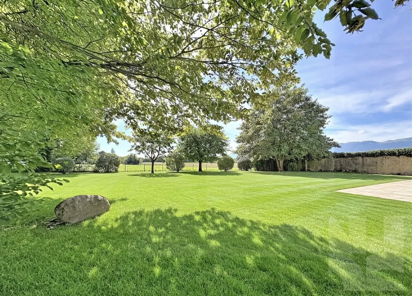 Villa Charmante avec Jardin - Photo 2 sur 3