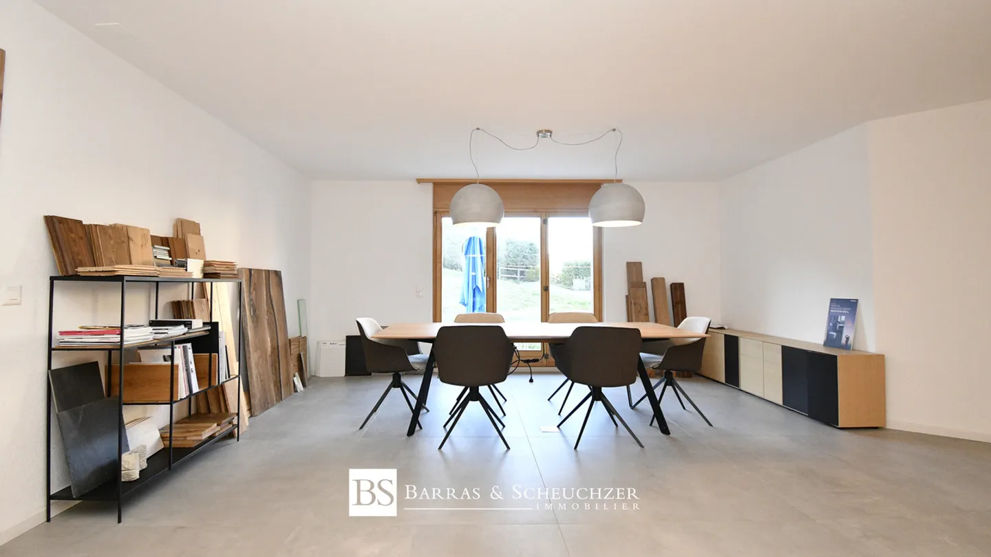3.5 stanze completamente ristrutturate, posto auto interno - Foto 3 di 11
