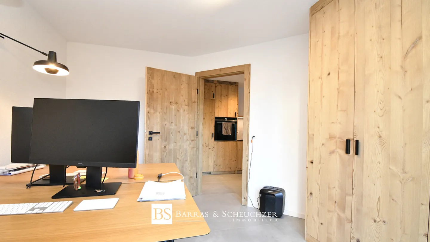 3.5 stanze completamente ristrutturate, posto auto interno - Foto 6 di 11