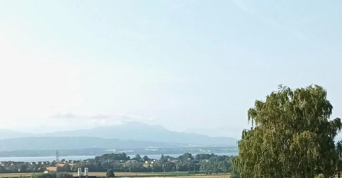 Superb NEW penthouse of 4.5 rooms with lake view on the horizon - Photo 2 of 3