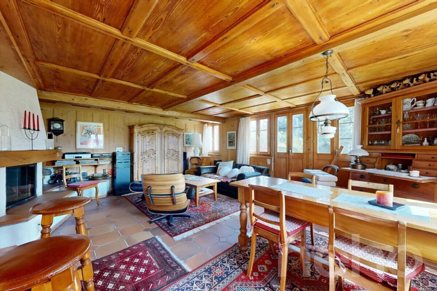 Chalet with Stunning Mountain Views - Photo 4 of 12