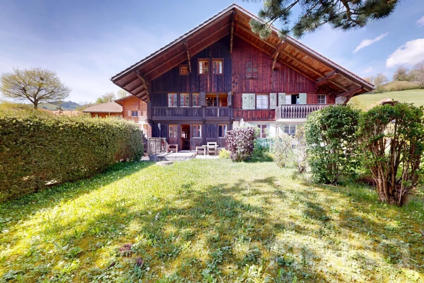 Chalet with Stunning Mountain Views - Photo 10 of 12