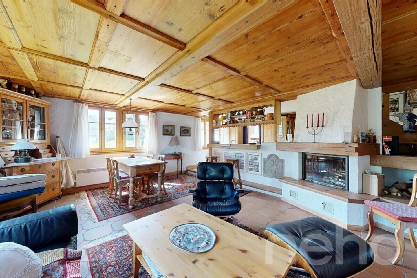 Chalet with Stunning Mountain Views - Photo 5 of 12