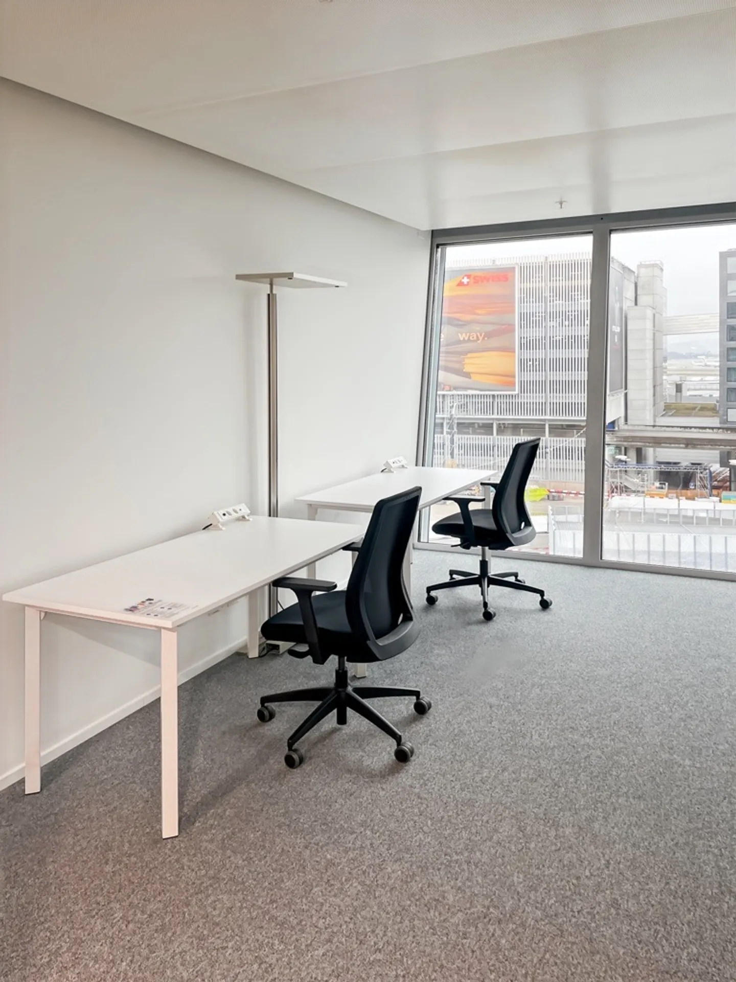 Bureaux privés entièrement équipés pour vous et votre équipe dans Spaces Ambassador House - Photo 3 sur 11