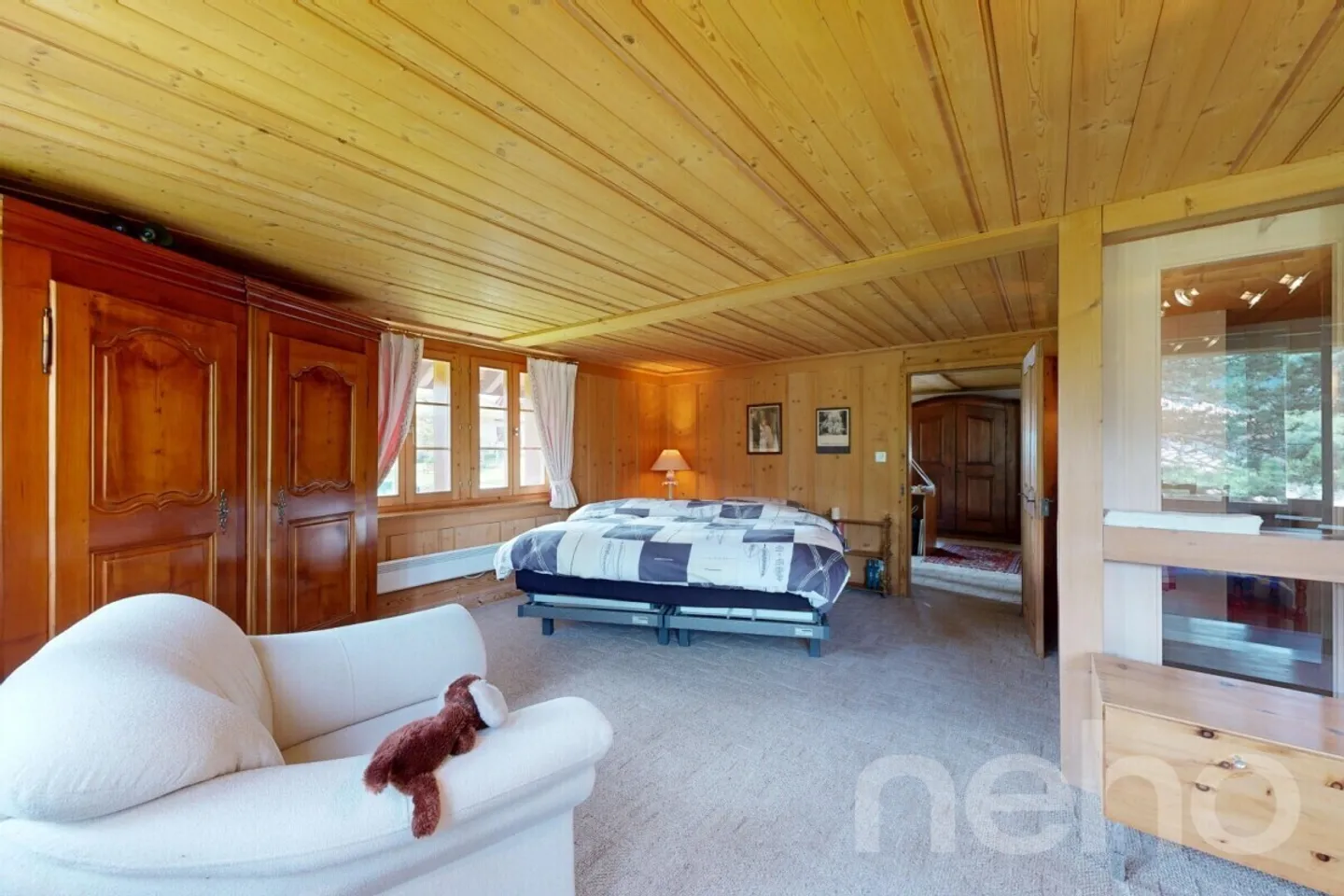 Chalet with Stunning Mountain Views - Photo 7 of 12