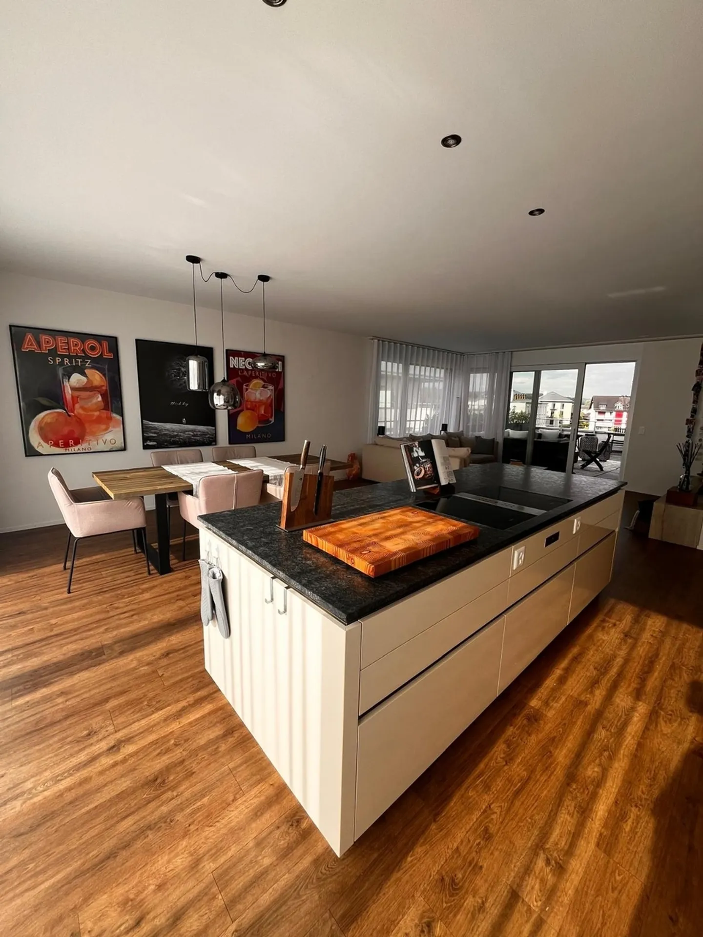 Exklusive 3.5 Zimmer Attikawohnung mit 100m2 Terrasse - Foto 4 von 11