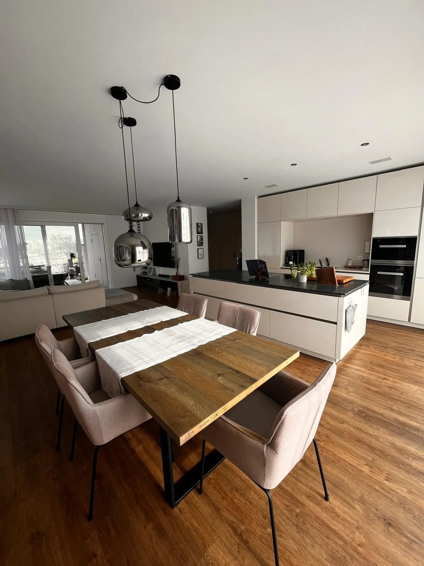 Exklusive 3.5 Zimmer Attikawohnung mit 100m2 Terrasse - Foto 5 von 11