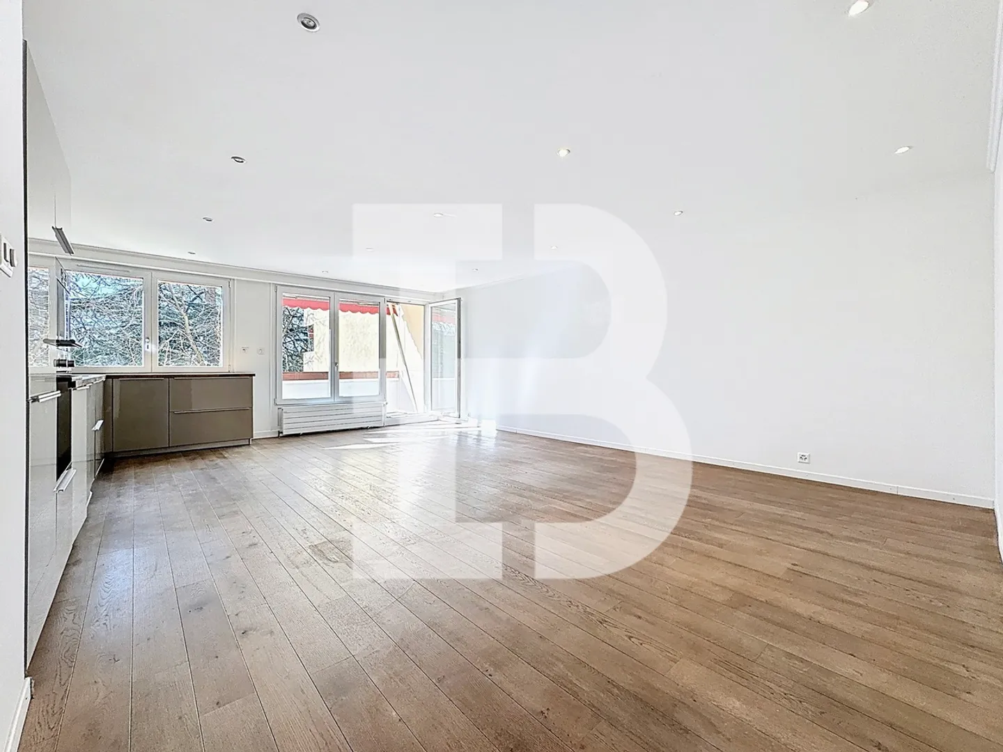 Geräumige Wohnung mit Balkon - Foto 2 von 12