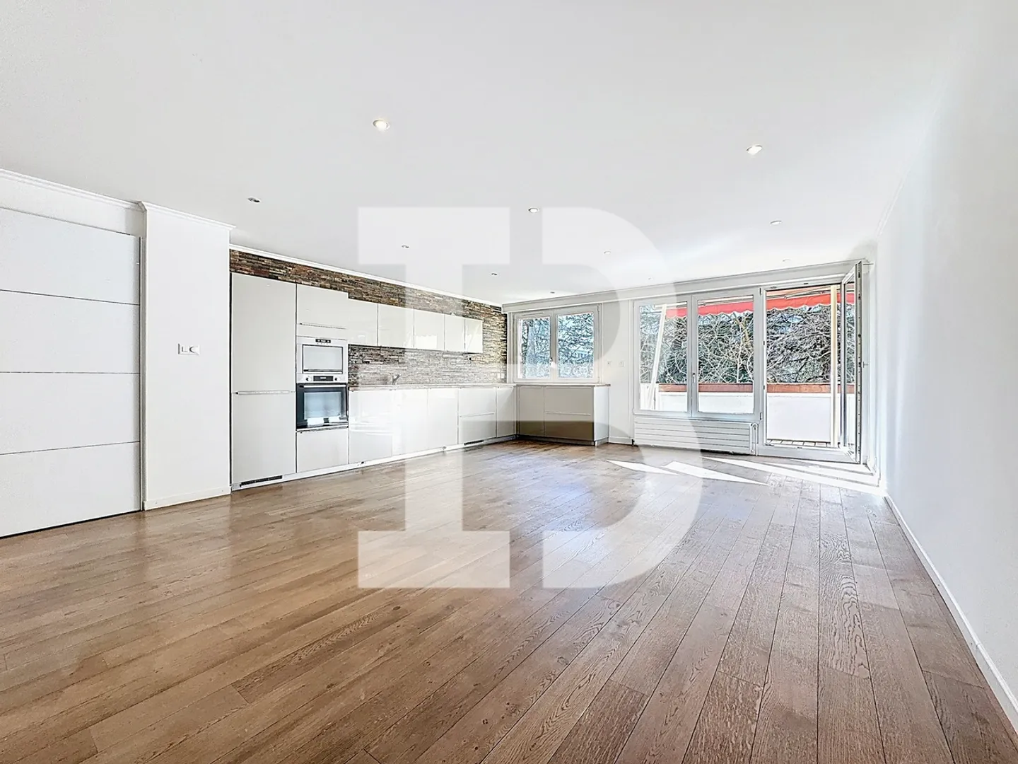 Geräumige Wohnung mit Balkon - Foto 3 von 12