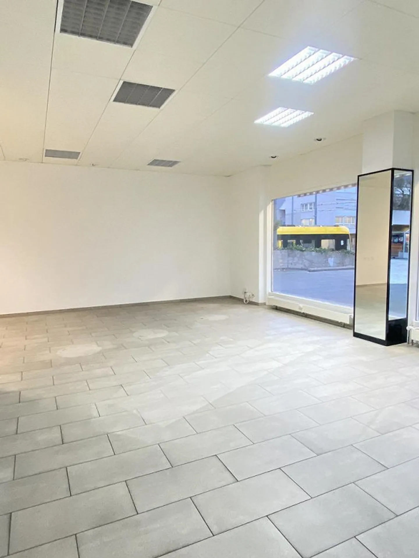 LADENLOKAL IM HERZEN VON AESCH - Foto 1 von 4