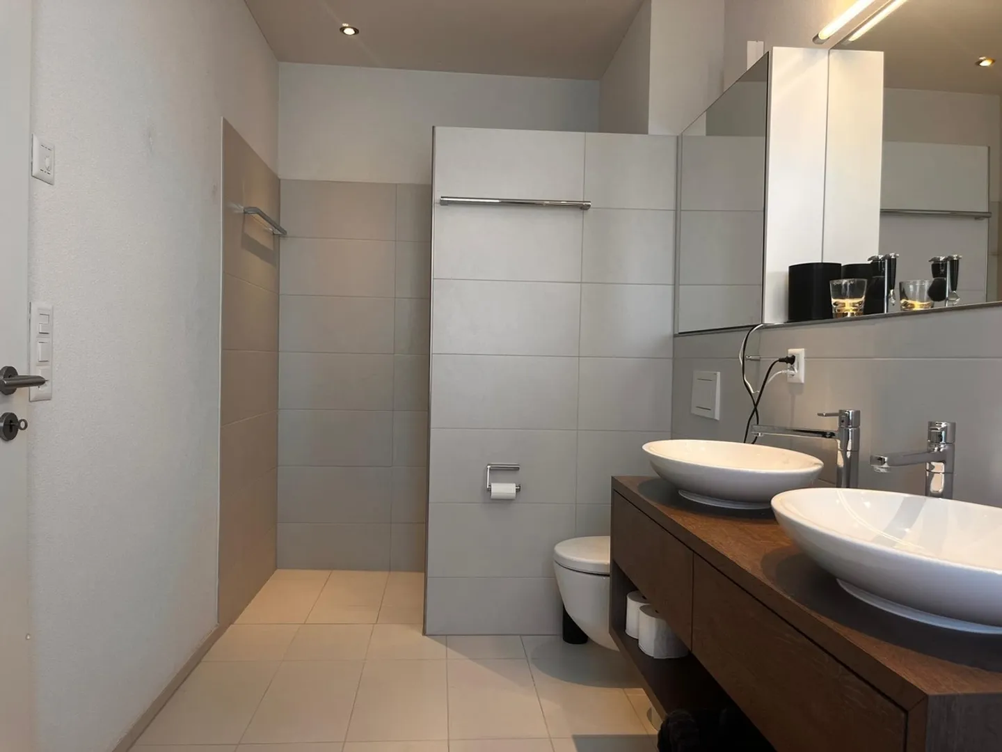 Exklusive 3.5 Zimmer Attikawohnung mit 100m2 Terrasse - Foto 10 von 11