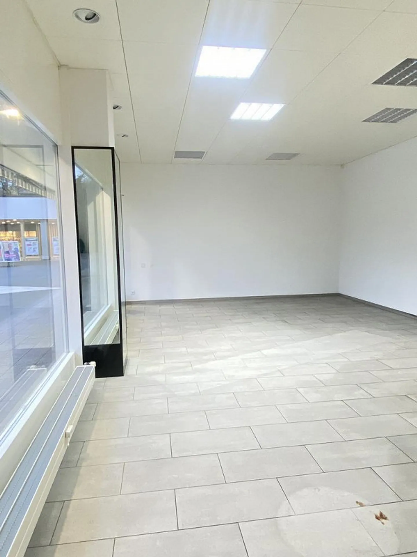 LADENLOKAL IM HERZEN VON AESCH - Foto 3 von 4