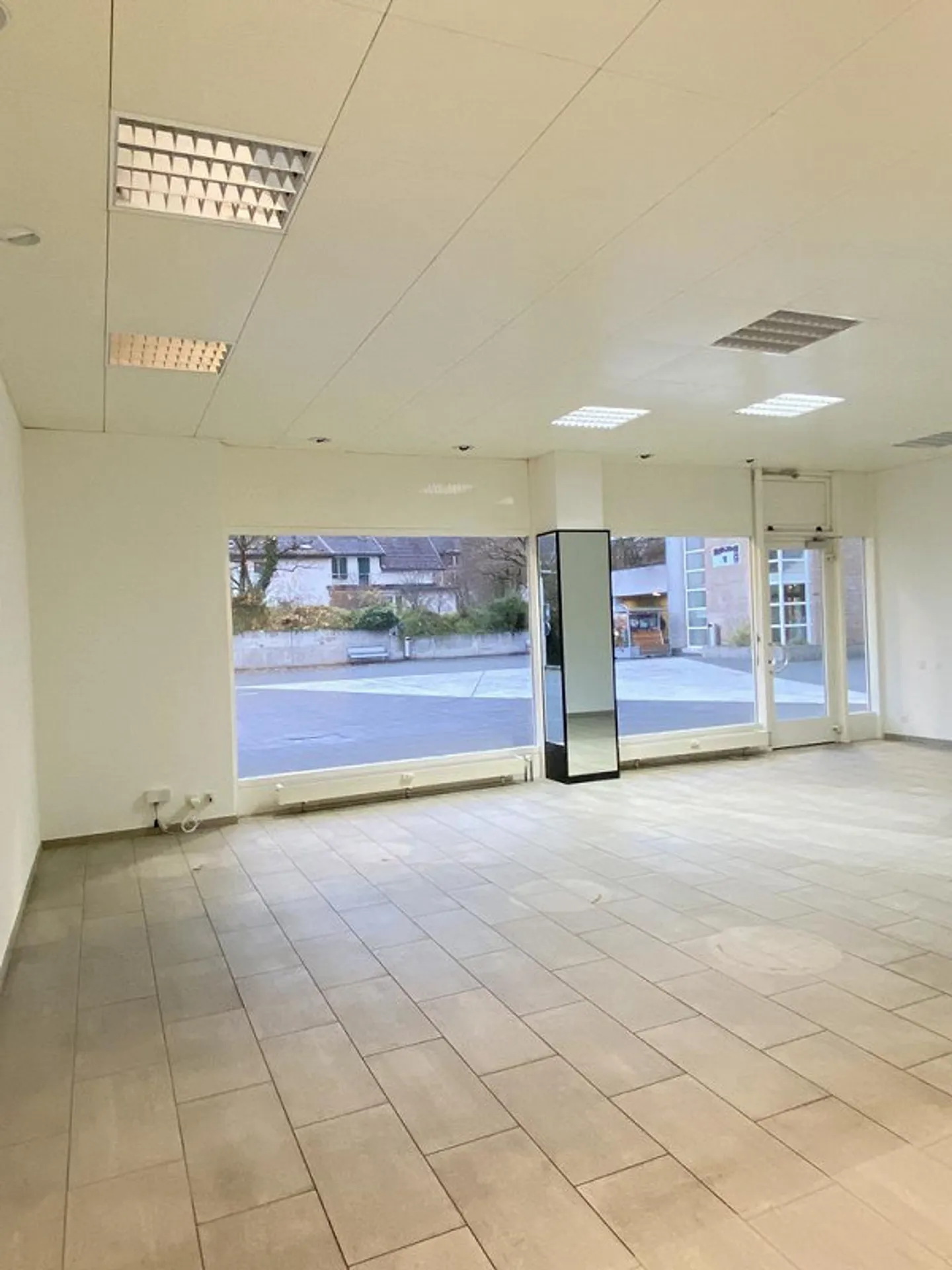 LADENLOKAL IM HERZEN VON AESCH - Foto 2 von 4