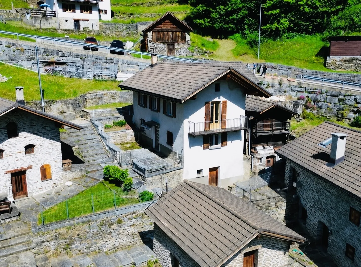 Einfamilienhaus mit Torf, Garten, Panoramablick HAUPT- UND NEBENWOHNUNG IN VAL CALANCA - Foto 1 von 13