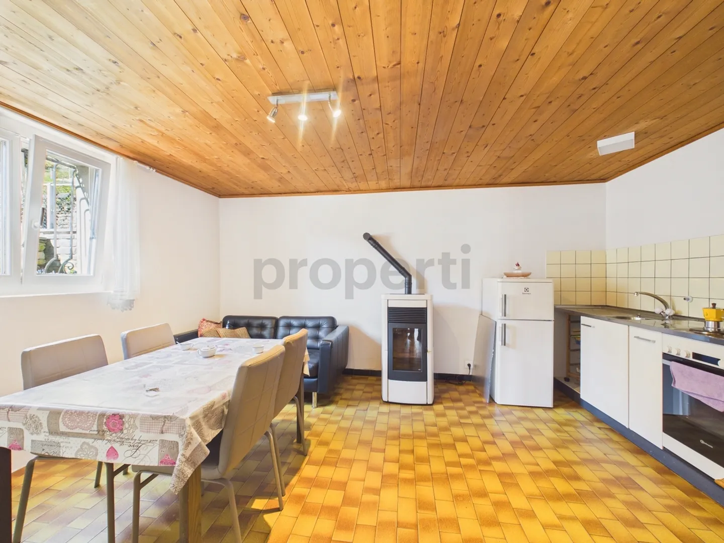 Einfamilienhaus mit Torf, Garten, Panoramablick HAUPT- UND NEBENWOHNUNG IN VAL CALANCA - Foto 6 von 13