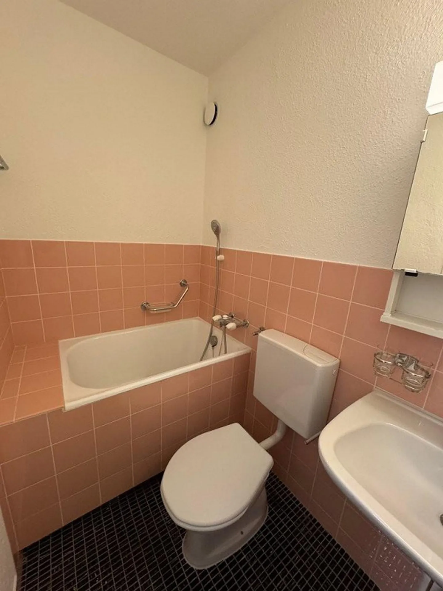 Living in the popular Mattenbach district! - Photo 5 of 7