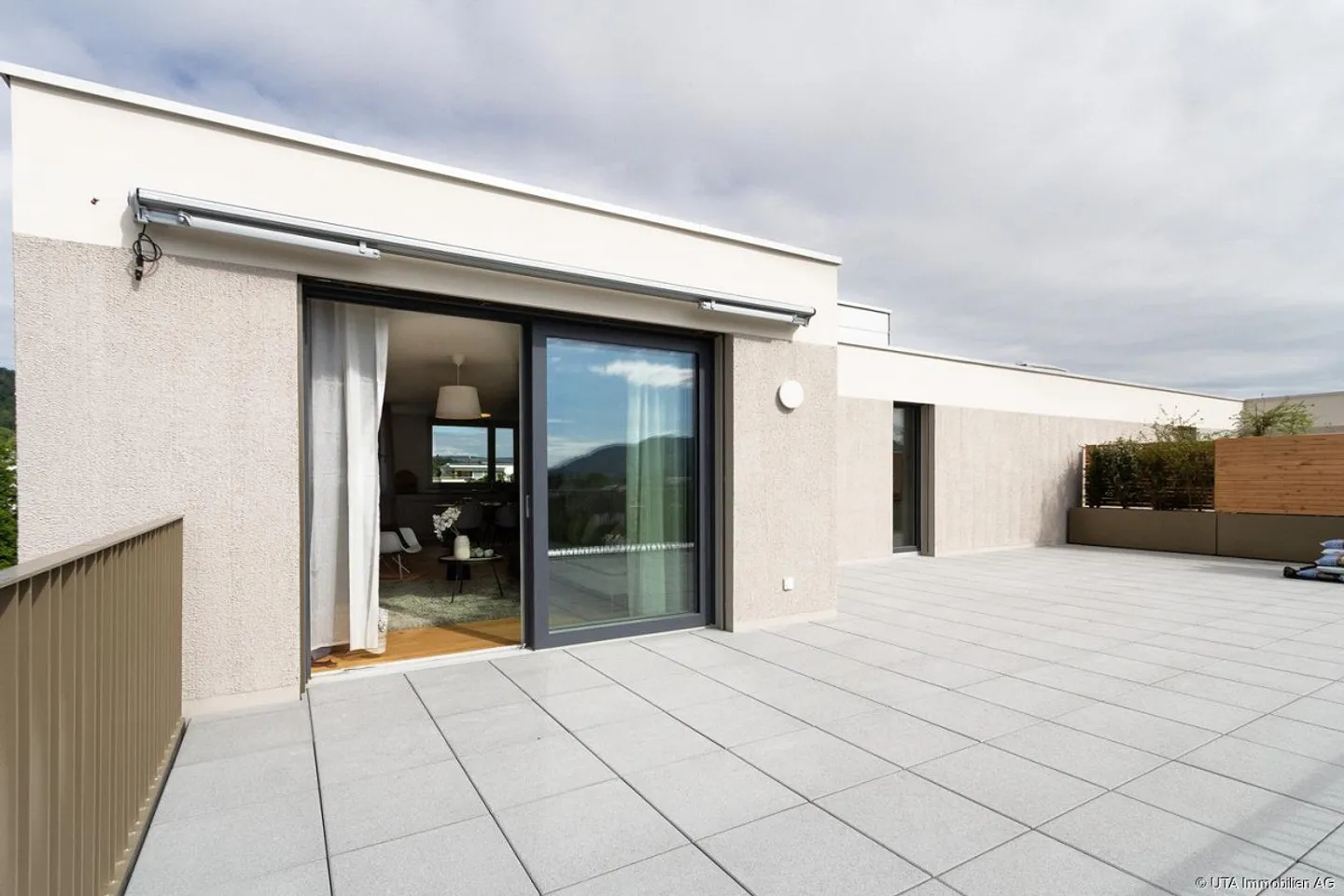2.5-room new penthouse apartment with stunning terrace, available immediately - Photo 1 of 12