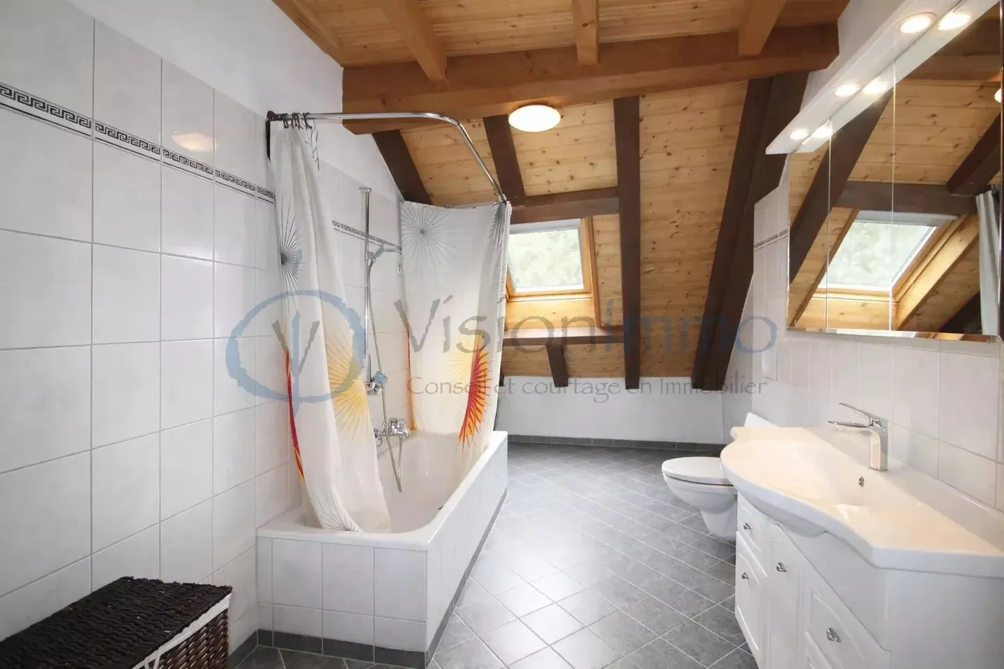 Seltene Volumen, Charme des Holzes und Helligkeit - Foto 4 von 4