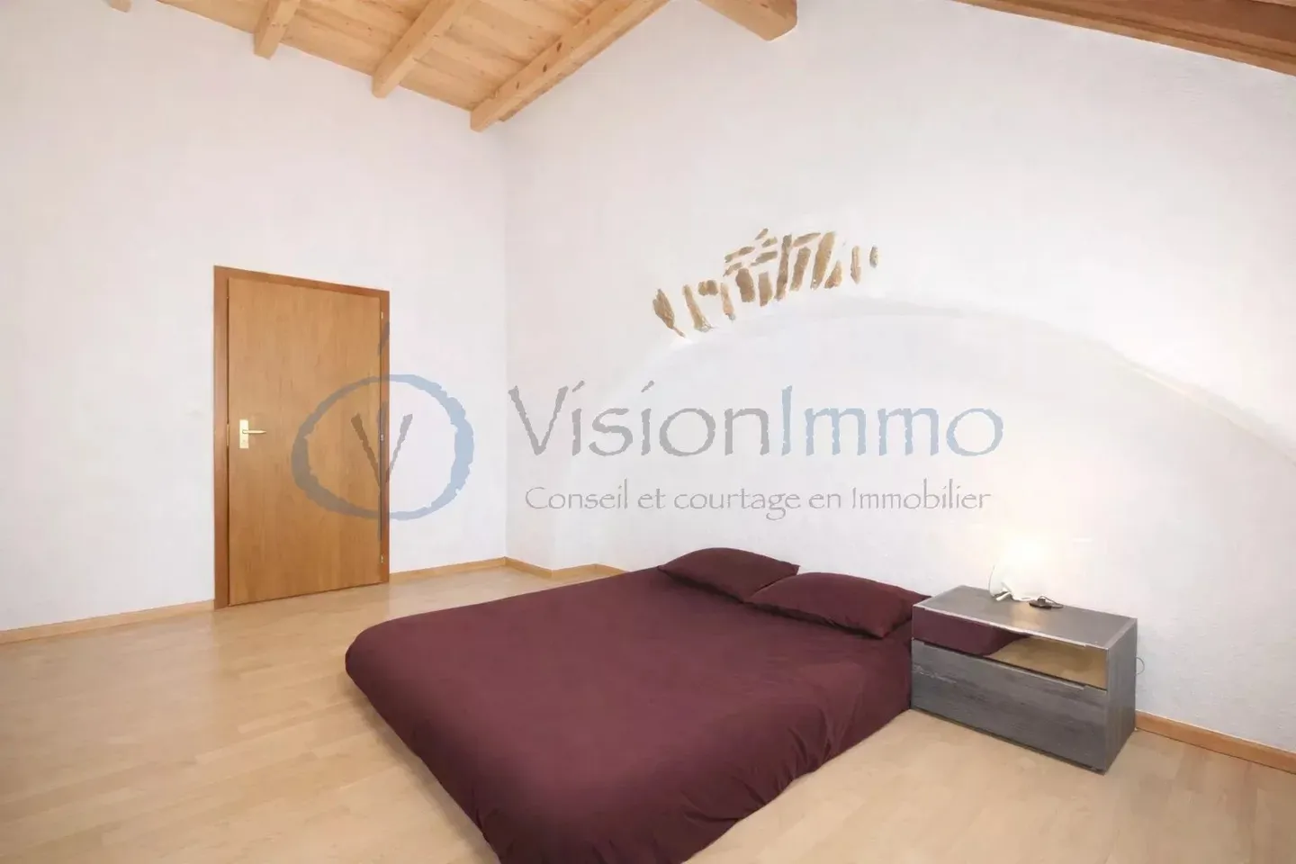 Seltene Volumen, Charme des Holzes und Helligkeit - Foto 3 von 4