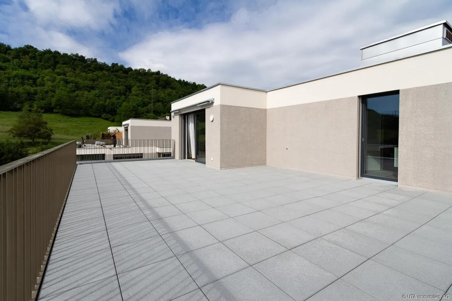 2.5-room new penthouse apartment with stunning terrace, available immediately - Photo 9 of 12